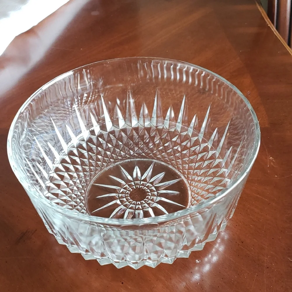 Vintage 1960s Arcoroc France Elegant Clear Glass Serving Bowl